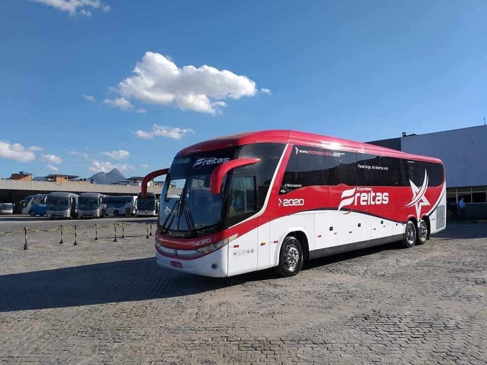 Expresso Freitas — Carro 2020 pátio céu azul